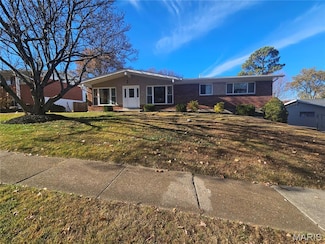 4563 Tauneybrook Dr, Saint Louis, MO 63128