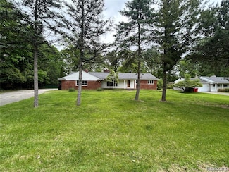 25426 Edgemont Dr, Southfield, MI 48033