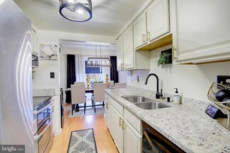 1818 Foxdale Ct, Crofton, MD 21114