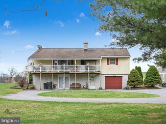776 Mountain Dr, Fredericksburg, PA 17026