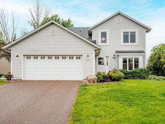 1043 Hummingbird Ln, Saint Paul, MN 55123