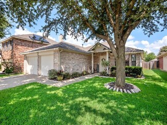 2844 Grandview Dr, Grand Prairie, TX 75052