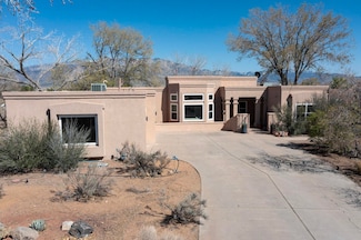 122 Martha Ct, Corrales, NM 87048