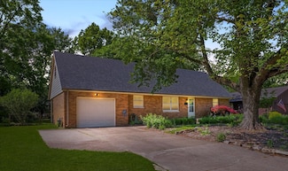 401 W Evergreen Ct, Urbana, IL 61801