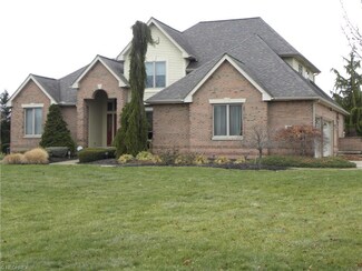 71 Twin Oaks Dr, Milan, OH 44846