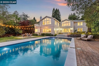 121 Meadow View Rd, Orinda, CA 94563