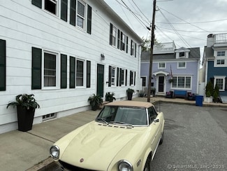 14 Trumbull St, Stonington, CT 06378