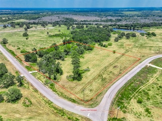 180 Sunny Day Dr, Red Rock, TX 78662