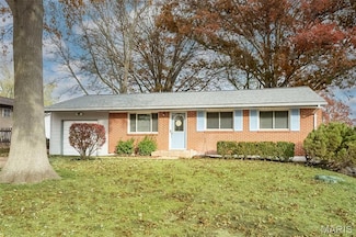 2009 Gladiator Dr, Fenton, MO 63026