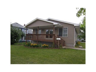 906 C Ave, Vinton, IA 52349