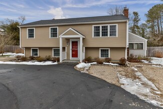 34 Mashpee Neck Rd, Mashpee, MA 02649