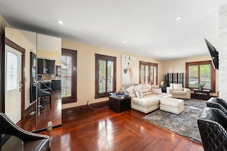 47 Clinton St, Framingham, MA 01702