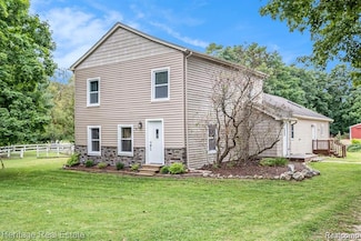 4694 Herd Rd, Metamora, MI 48455