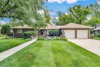 2406 Canterbury Dr, Hutchinson, KS 67502