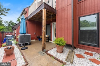 3950 Woodhue Place Unit 16, Alexandria, VA 22309