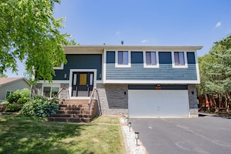 546 Whispering Pines Rd, Lindenhurst, IL 60046