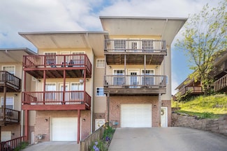 1452 Bergamont St, Morgantown, WV 26505
