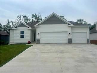 20015 W 221st St, Spring Hill, KS 66083