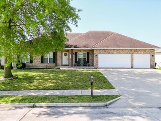 4112 Cedar Crest Ln, Columbia, MO 65203