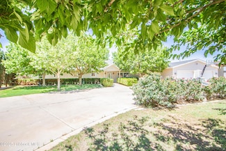 1319 N Cedar St, Brownfield, TX 79316