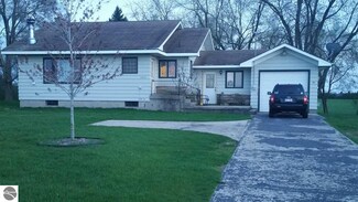 3830 E Howard City Edmore Rd, Edmore, MI 48829