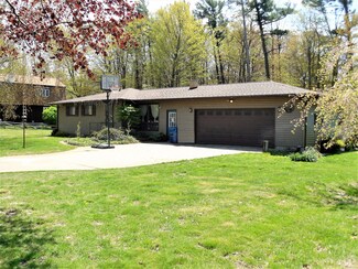 701 E Park St, Pentwater, MI 49449