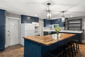 459 Mill St, Marion, MA 02738