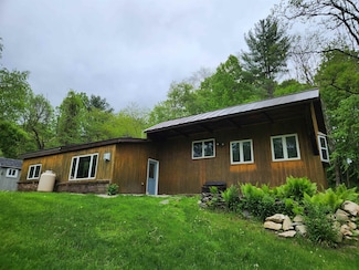 634 Stevens Rd, Pittsford, VT 05763