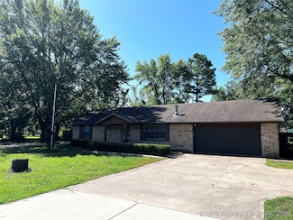 619 W 4th St, Skiatook, OK 74070