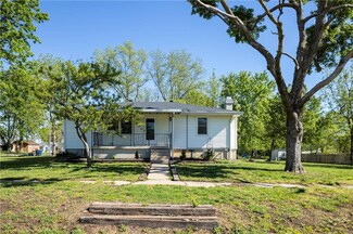 109 W Spring St, Centerview, MO 64019