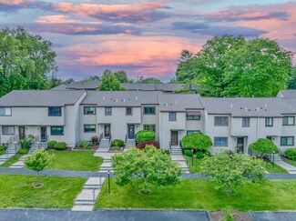 10 Squires Gate Unit D, Poughkeepsie, NY 12603