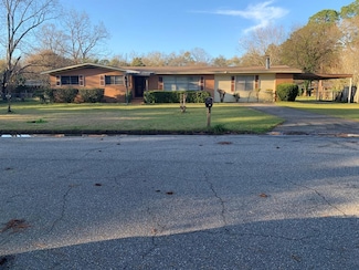 120 Cherokee Dr, Eufaula, AL 36027