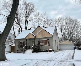 1809 Crestbrook Ln, Flint, MI 48507