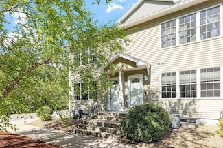 19 Steeple Chase Dr, Hampstead, NH 03841