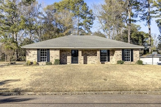 431 Ridgewood St, Vicksburg, MS 39180