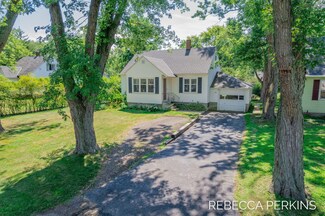 146 E 37th St, Holland, MI 49423