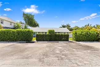 1402 NE 34th St, Oakland Park, FL 33334