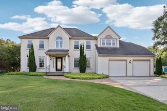 15 Horseshoe Dr, Mount Laurel, NJ 08054
