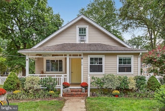 118 7th St, Colonial Beach, VA 22443