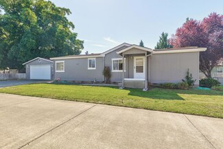 1585 Carnahan Dr, Grants Pass, OR 97527