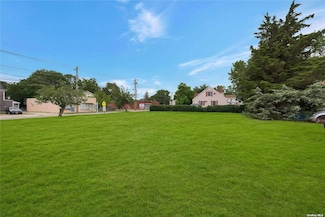 420 Osborn Ave, Riverhead, NY 11901