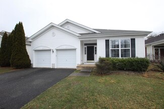 14 Manchester St, Galloway, NJ 08205