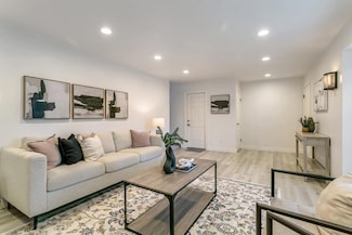 826 S San Tomas Aquino Rd, Campbell, CA 95008