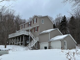 500 Smugglers View Rd, Jeffersonville, VT 05464