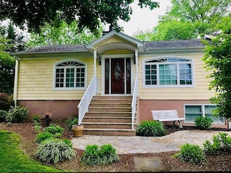 18 Adele Rd, West Nyack, NY 10994