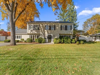 8 Flynn St, Natick, MA 01760