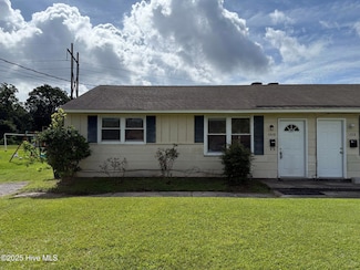 1010 Davis St, Jacksonville, NC 28540