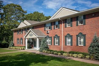 53 S Clinton Ave Unit W5, Bay Shore, NY 11706