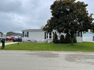 5485 Hardwood Ln, Roscoe, IL 61073