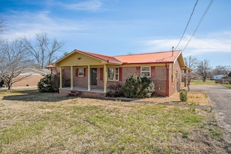 814 Luttrell Ave, Smithville, TN 37166
